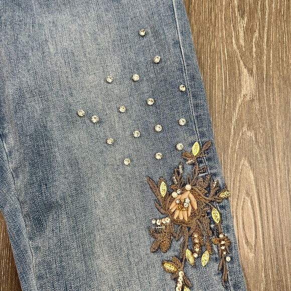 Joseph Ribkoff Floral Embroidered Rhinestone Jeans Sz 4 - Picture 4 of 8